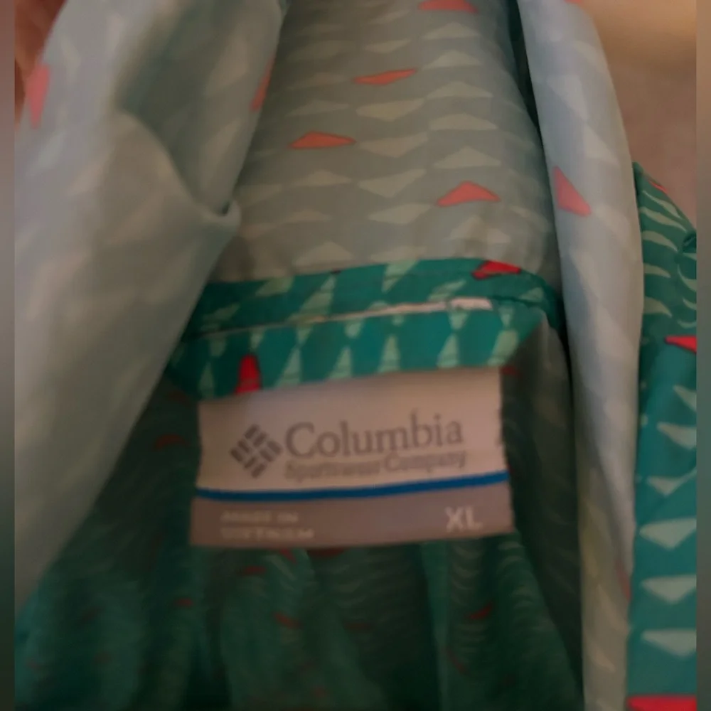 Columbia Rain Shell ☔️ - Picture 4 of 4